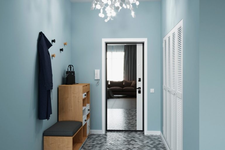 Входная дверь с зеркалом: плюсы, минусы и нюансы ухода за стеклянной вставкой