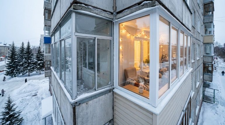 Анализ вариантов заказа ПВХ остекления балкона в Томске с учетом цен и предложений