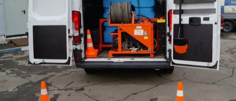 Экстренный выезд специалистов: заказать аварийную службу канализации круглосуточно